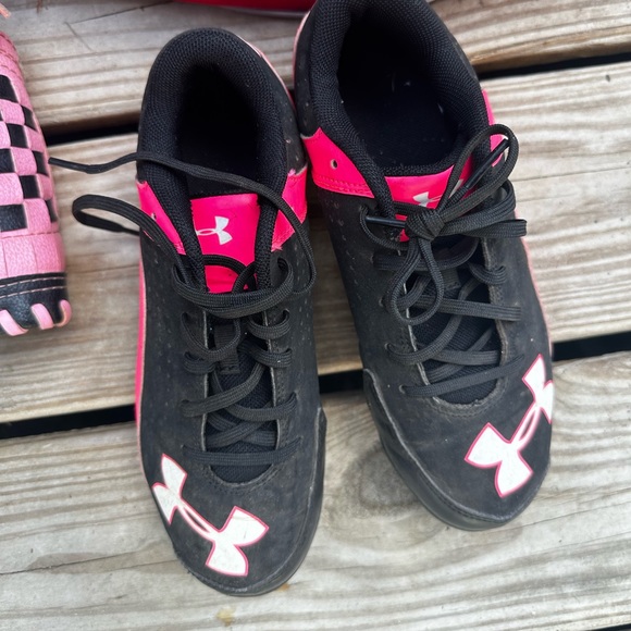 Under Armour Leadoff Low Rim Jr Girls Cleats 4YBlack Pink White - Picture 2 of 4
